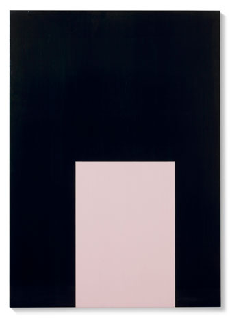 Pure Freude, 2001: A minimalist artwork by Imi Knoebel. It combines painting and sculpture, using industrial materials like Masonite. The piece features a pinkish rectangle on a bigger black rectangle -simple geometric shapes and a limited color palette-, exploring the relationship between color and structure.